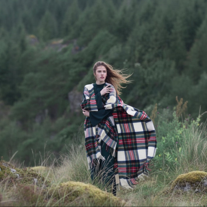Bronte by Moon pledd Stewart tartan multi