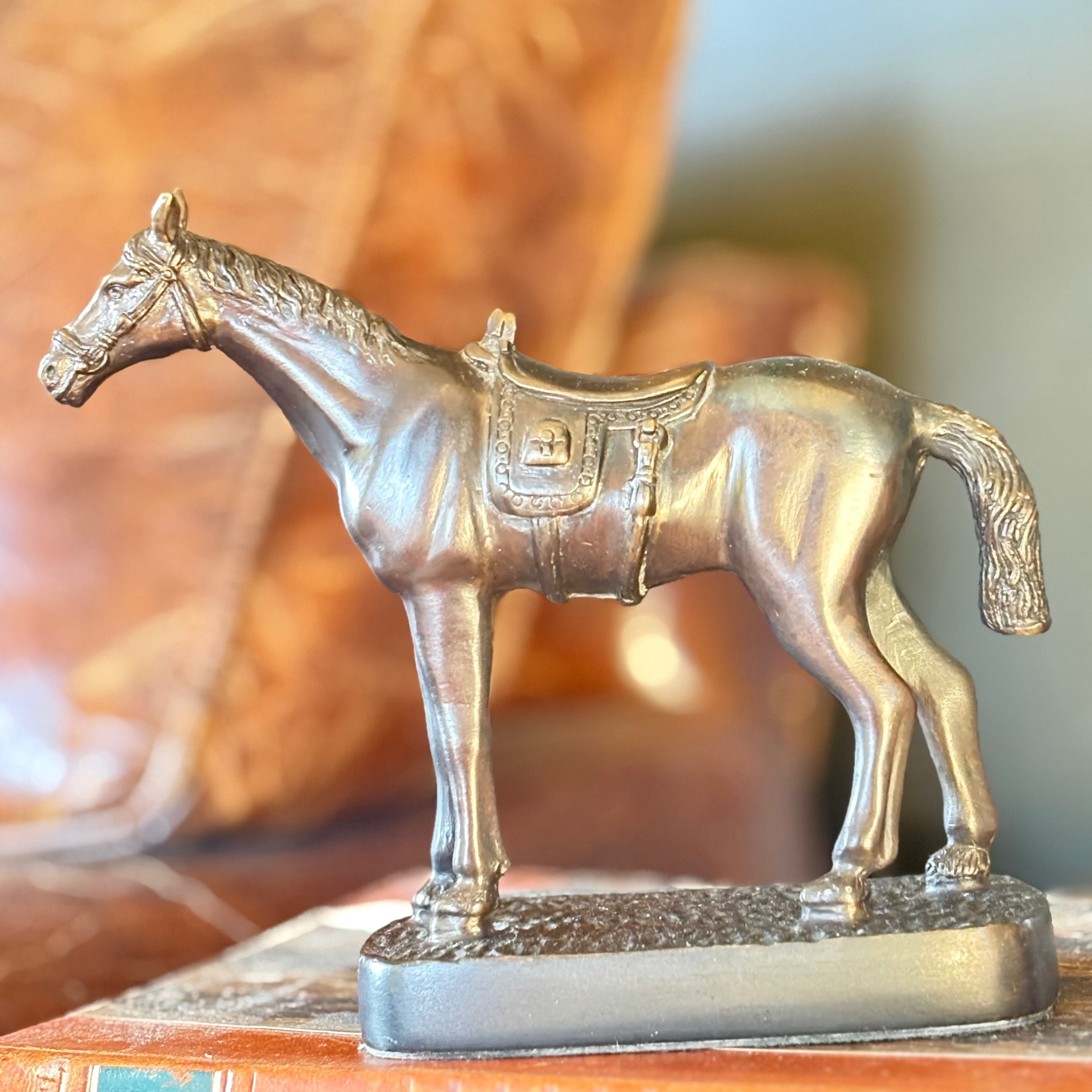 Horse with sadle fra G&C