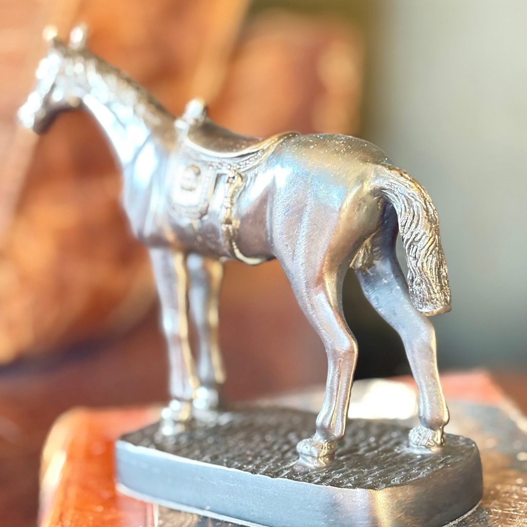 Horse with sadle fra G&C