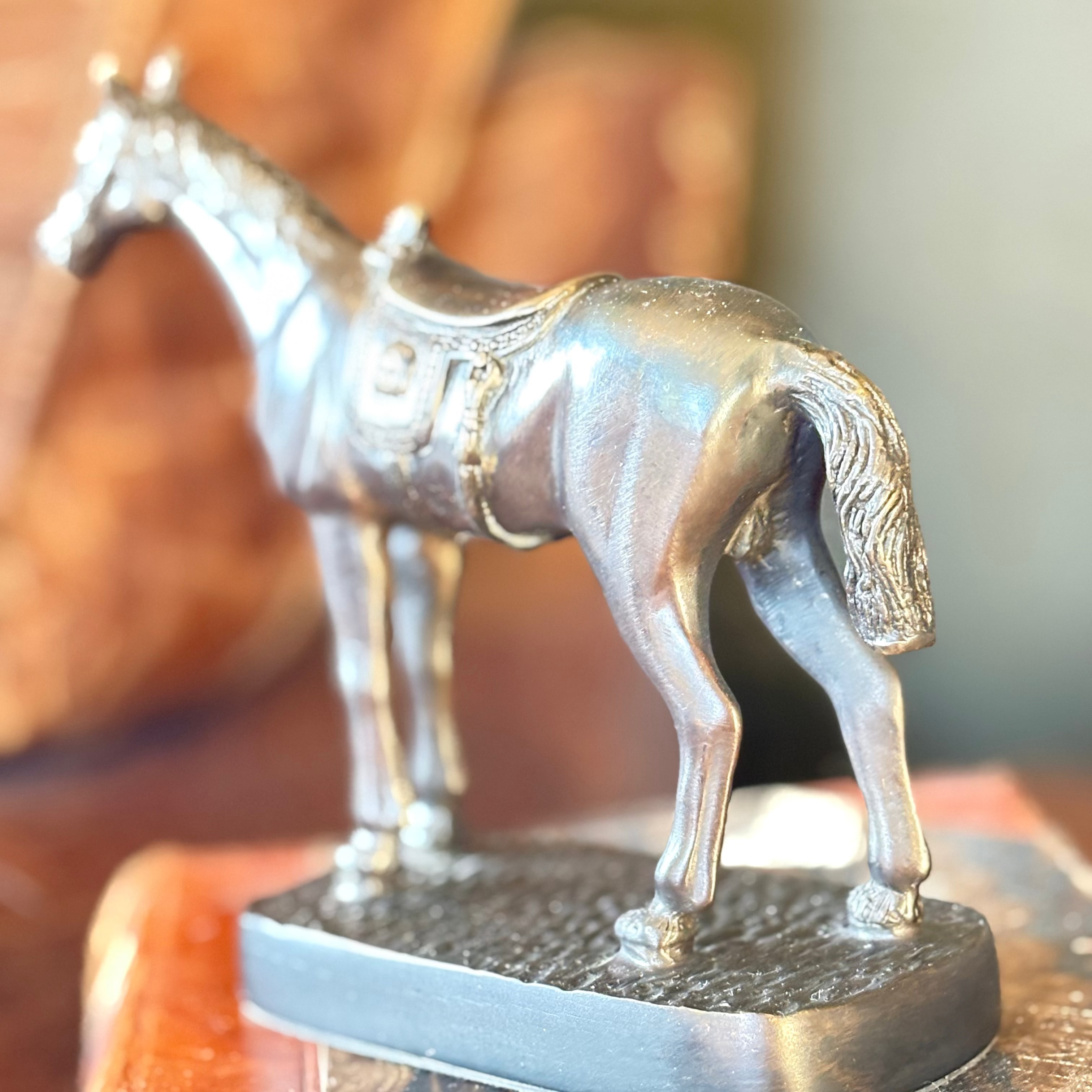 Horse with sadle fra G&C