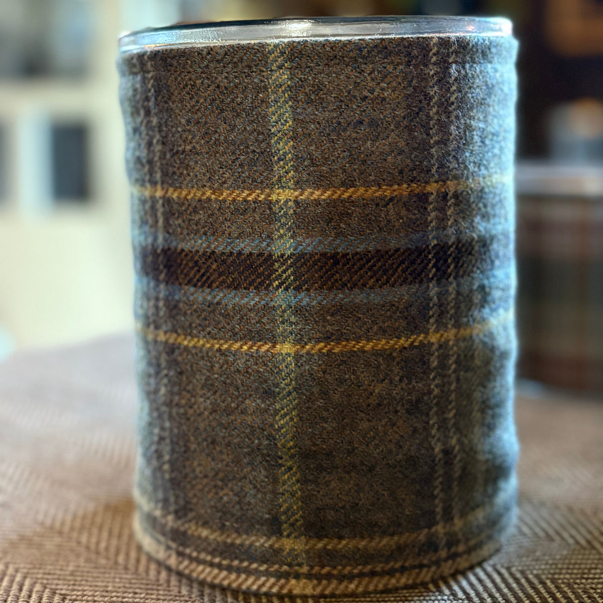 Potter og lykter i Mulberry Shetland Plaid 18x14 cm